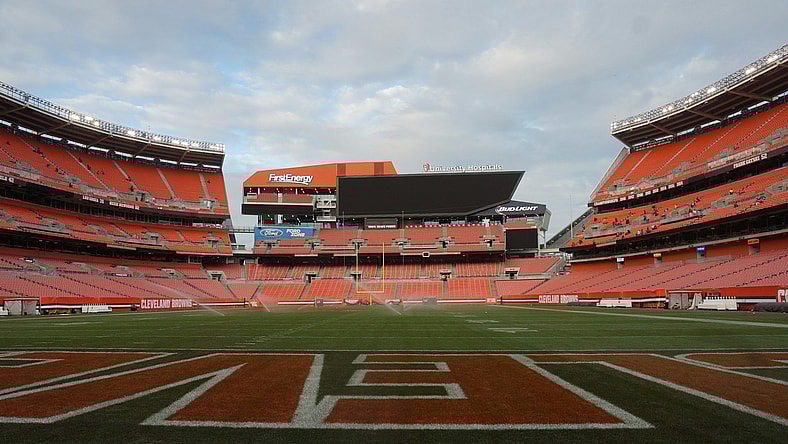 cleveland browns stadium / nfl trading card