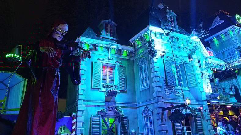 haunted house attraction / haunted attractions in america