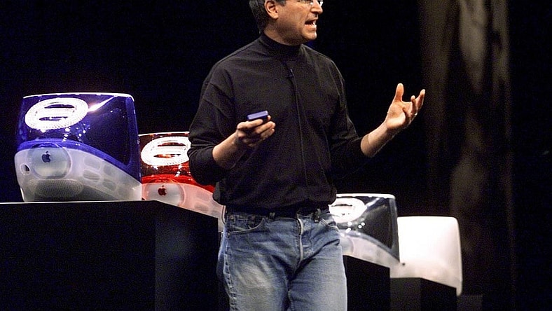 Steve Jobs showing new Apple products