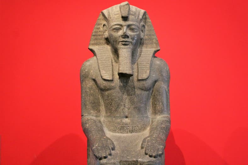 egyptian statue pharaoh