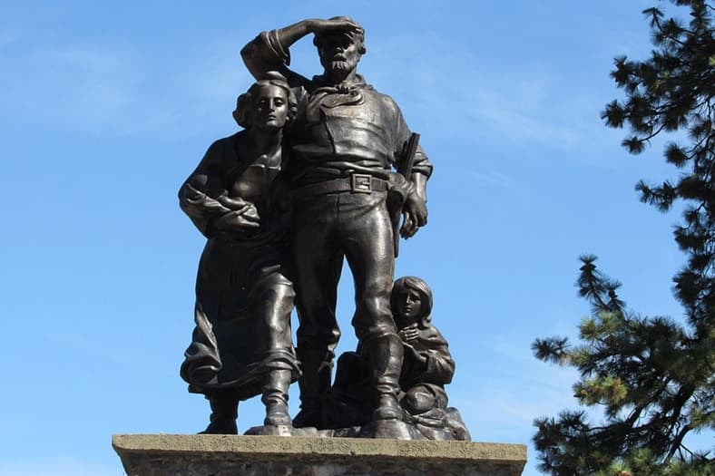 The Donner Party memorial, dedicated in 1918 to the members of the Donner/Reed party of 1846/47.