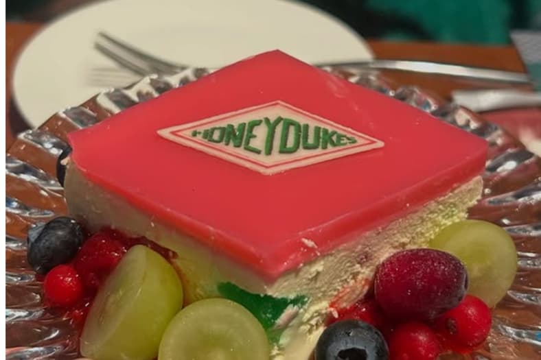 Honeydukes Cake