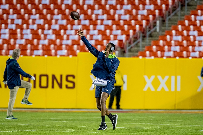 geno smith throwing ball