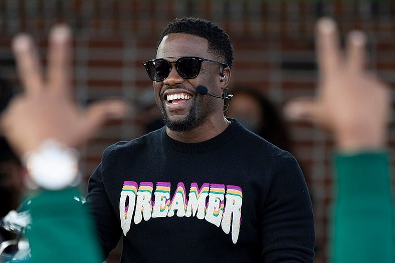 Kevin Hart smiling