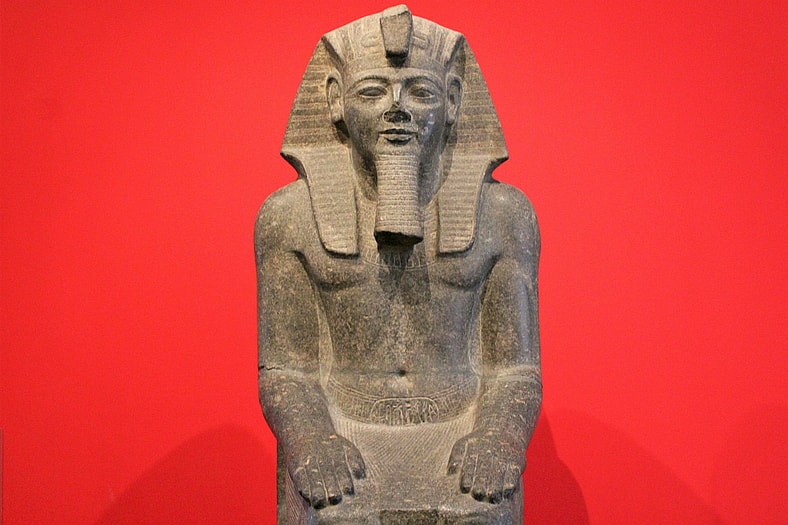 egyptian statue pharaoh