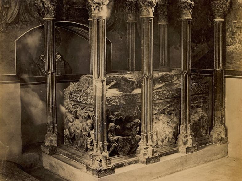 Polish King's Tomb Wiki Commons