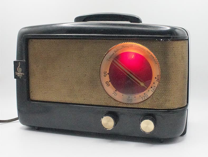 tube radio / old tech gadgets