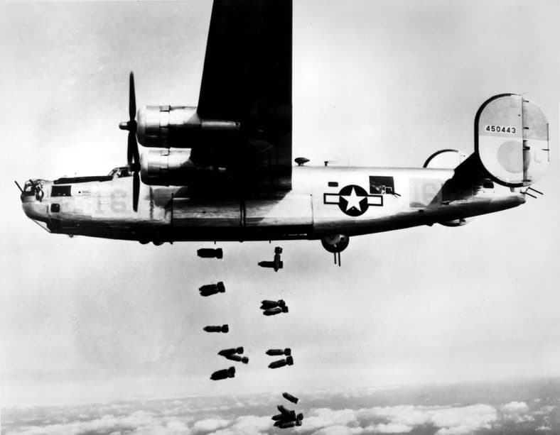 b-24 plane ww2 bomber