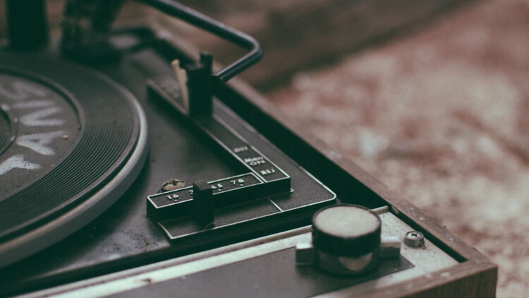 5 Vintage Turntables Perfect For The Audiophile Collector