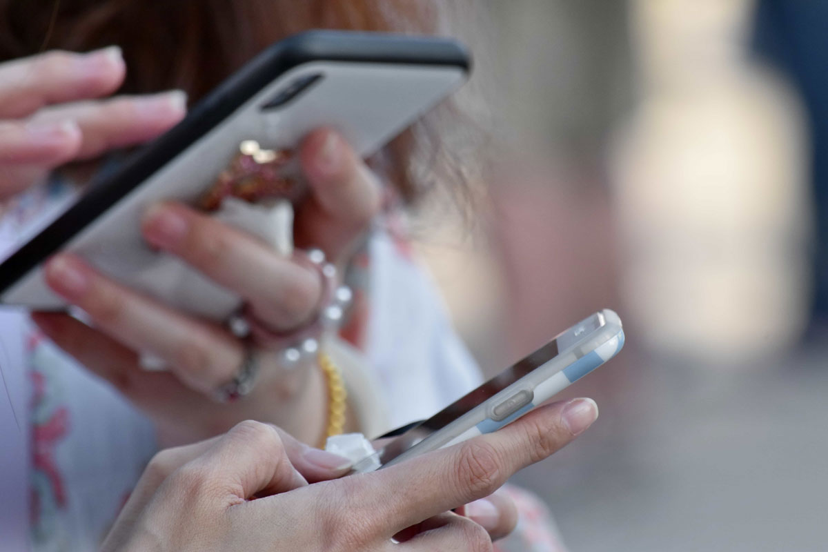 What Smartphone To Buy? 2019 Flagships Vs. 2021 MidRange Nerdable