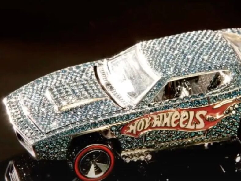 2008 Commemorative Jewel-Encrusted Model Worthpoint