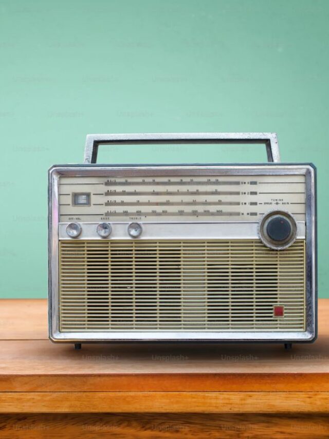5 Vintage Collectible Radios