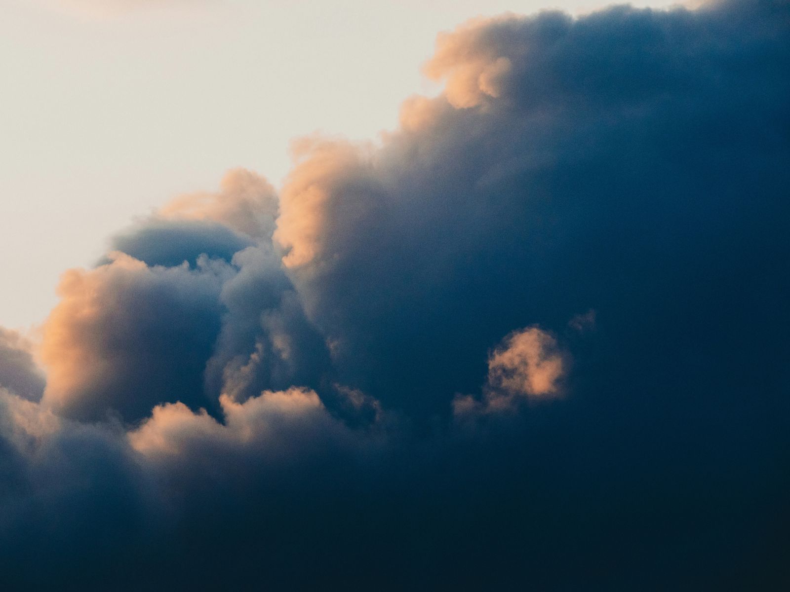 Bombing Clouds, Unsplash