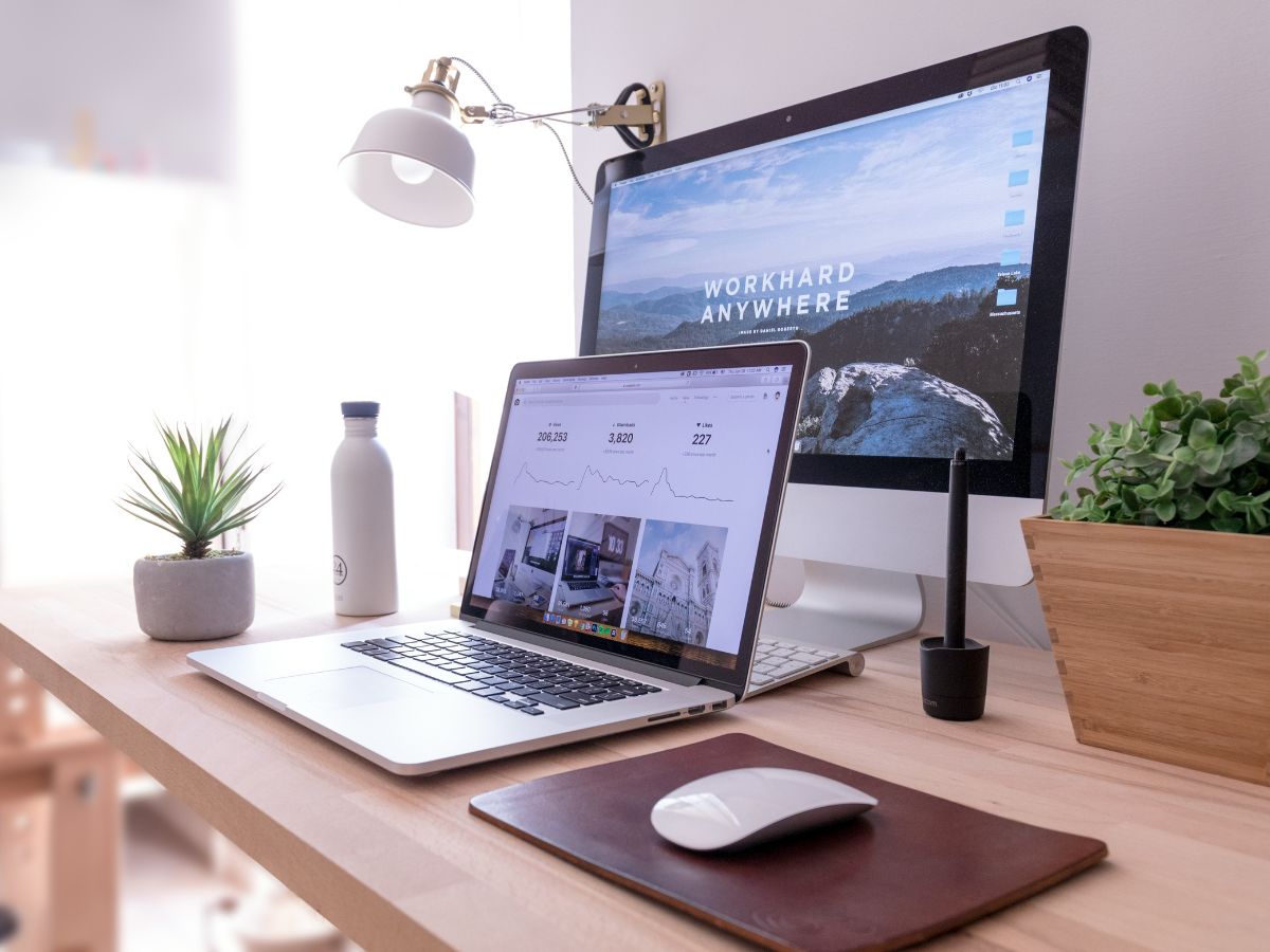 Clean Desk, Unsplash