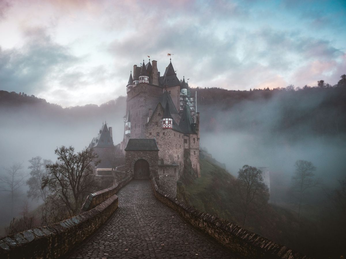 Ghost Hunting, Unsplash