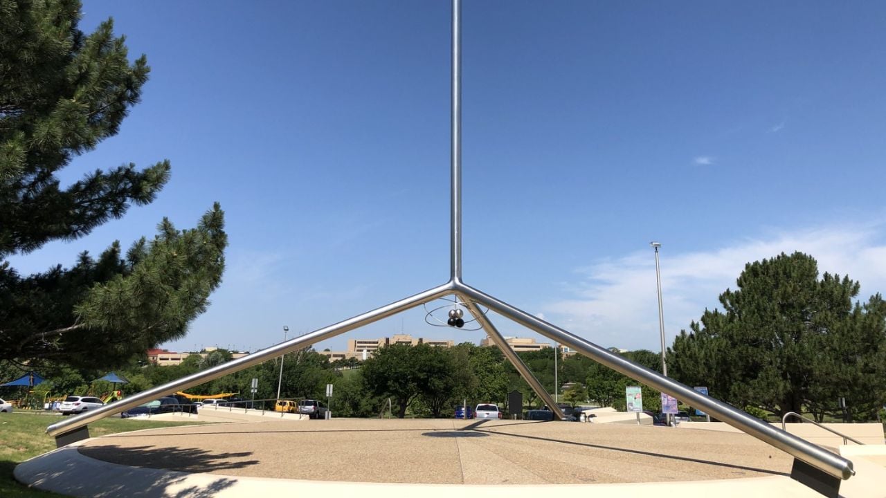 Helium Monument, Google Commons
