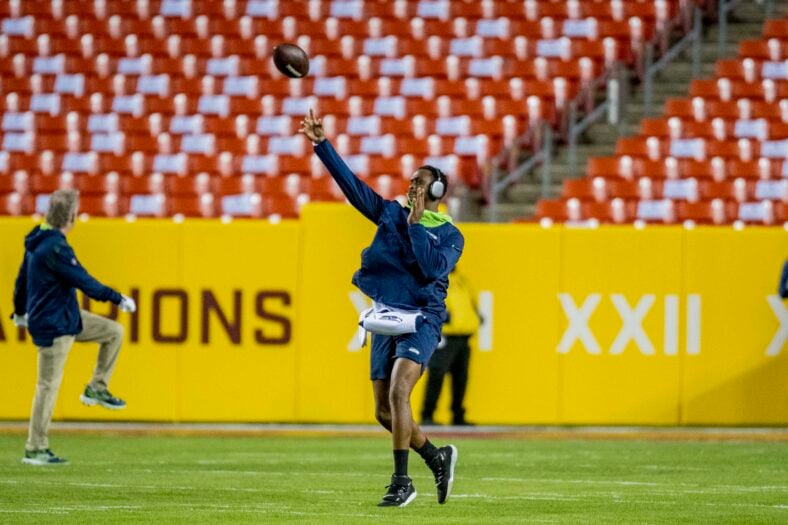geno smith throwing ball